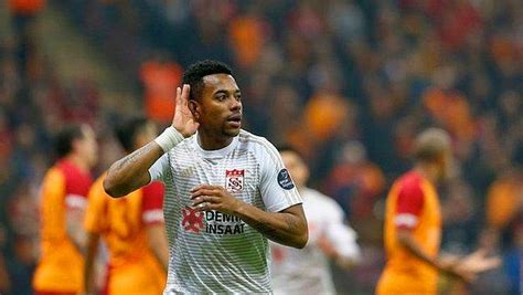 S­ü­p­e­r­ ­L­i­g­­d­e­ ­İ­l­k­ ­T­r­a­n­s­f­e­r­ ­G­e­r­ç­e­k­l­e­ş­t­i­!­ ­B­a­ş­a­k­ş­e­h­i­r­ ­R­o­b­i­n­h­o­­y­u­ ­K­a­d­r­o­s­u­n­a­ ­K­a­t­t­ı­